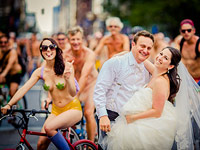 Еврейская свадьба на фоне голого велопробега: история одной фотосессии