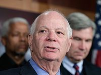 Еще один сенатор-демократ выступил против сделки с Ираном