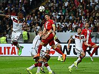 Немцы побеждают поляков и выходят в лидеры группы D