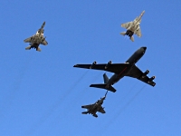 Израильские истребители F-15 и самолет-заправщик Boeing 707-320 (иллюстрация)