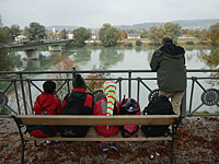 Поток стихийных беженцев в Германию проходит через родину Гитлера