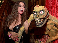 Эротичный Хэллоуин: кошмары в замке Playboy