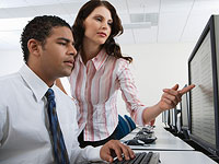 Ученые доказали: мужчин не привлекают женщины, которые умнее их самих
