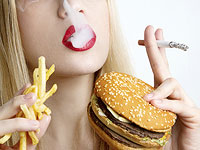 ВОЗ приравнял гамбургеры и колбасу к сигаретам