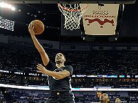 Стефен Карри набрал 53 очка. Омри Каспи набрал 10 очков в матче с