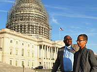 Техасский школьник, смастеривший часы и заподозренный в терроризме, уезжает в Катар
