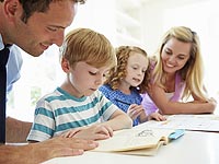 Немецкие ученые: старшие дети умнее, младшие -  здоровее, и чаще оказываются геями