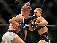 Сенсация UFC: Холли Холм нокаутировала Ронду Роузи