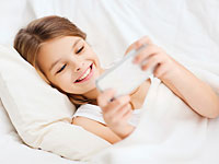 Медики: планшеты и смартфоны нарушают нормальный сон детей