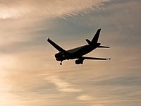 Самолет с президентом Эстонии на борту совершил аварийную посадку из-за треснувшего стекла