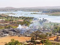 Теракт в Мали: террористы открыли огонь с криками