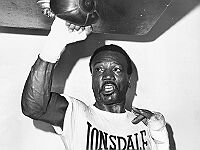 Умер чемпион мира по боксу, соперник Джо Фрейзера и Мохаммеда Али