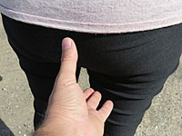 80-летний мужчина обвинен в домогательствах к нескольким женщинам в автобусах