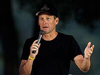 Лэнс Армстронг признался, что подкупил соперника