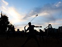 Палестинцы забросали военных камнями, один человек пострадал