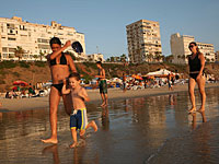 Минздрав запретил купание на пляжах Бат-Яма