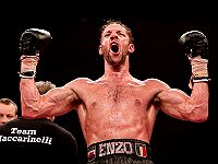 В Москве Энцо Маккаринелли нокаутировал россиянина Роя Джонса