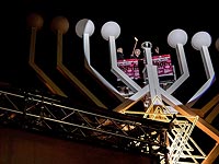 В испанском  городе Торремолинос разбили неоновую вывеску Happy Hanukkah