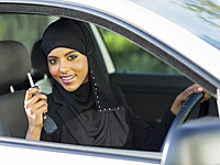 Власти Ирана конфисковали машины у тысяч нескромных водительниц