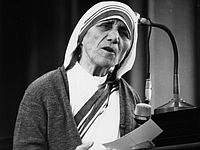 Мать Терезу признают святой в 2016 году