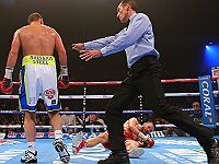 В Манчестере Сондерс отобрал титул у Ли. Победы Хеллениуса и Сдера