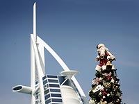 СМИ бьют тревогу: в Дубае заканчиваются елки