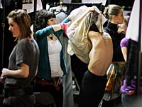 Французским моделям придется приносить на работу справку от врача