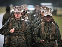 Пентагон разрешил женщинам принимать участие в любых боевых операциях