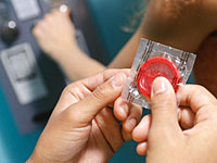 Житель Германии погиб при попытке ограбить автомат с презервативами
