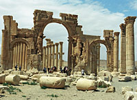 В Лондоне и в Нью-Йорке выставят реплики взорванной ИГ древней арки Пальмиры
