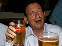 Мэр Тель-Авива призвал горожан поддержать владельцев баров и кафе на Дизенгоф