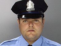 Сторонник ИГ попытался убить полицейского в Филадельфии