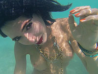  Голая художница Мило Мойре выразила поддержку жертвам насилия в Кельне