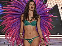 Криштиану Роналду и полуобнаженная модель украсили обложку GQ