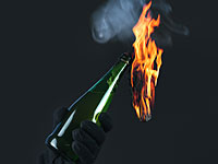 На шоссе №433 в автомобиль с израильтянами брошена бутылка с