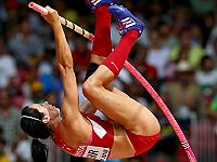 Дженнифер Сур установила рекорд в прыжках с шестом в помещениях