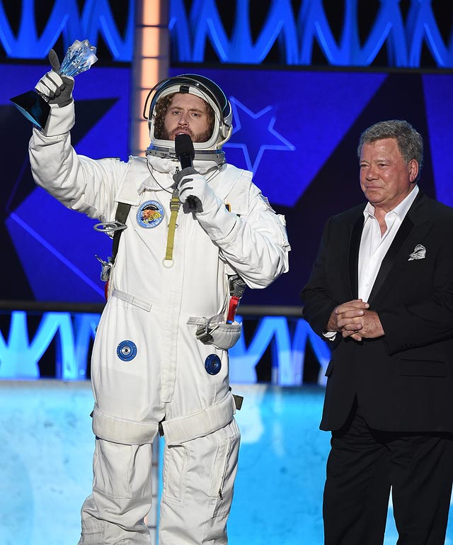 Ти Джей Миллер и Уильям Шатнер Ти Джей Миллер и Уильям Шатнер