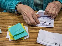 Первичные выборы в Айове: Круз победил Трампа, у Клинтон и Сандерса примерно равный результат