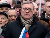 Михаил Касьянов подвергся нападению в московском ресторане: в политика бросили торт