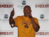 Рой Джонс проведет бой против болельщика. В случае победы любитель получит 100 тысяч долларов