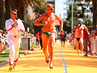 День Влюбленных для настоящих мужчин: в Мельбурне состоялся забег на шпильках
