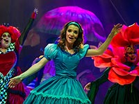 Цирковая труппа Circus of the Future представляет мюзикл 