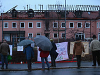 В Саксонии убежище для мигрантов горело под аплодисменты толпы