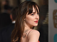 Дакоту Джонсон из-за татуировок в отдельных эротических сценах заменяла дублерша