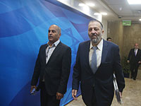 Арье Дери и Ави Габай не попали на заседание правительства из-за запертой двери