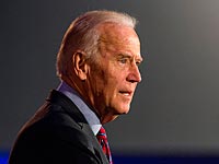 Вице-президент США Джо Байден начал визит на Ближний Восток с посещения мечети в Абу-Даби
