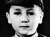 Джон Леннон в 1948 году