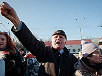 Акция протеста у посольства РФ: ЛДПР потребовала направить в Киев спецназ