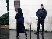 Австриец, вступившийся за жену и дочь, был избит 