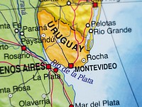 В Уругвае неизвестный с криками